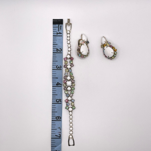 Vintage Unsigned Milk Glass Pastel Rhinestone Bracelet Clip-on Earrings Set - Picture 9 of 15